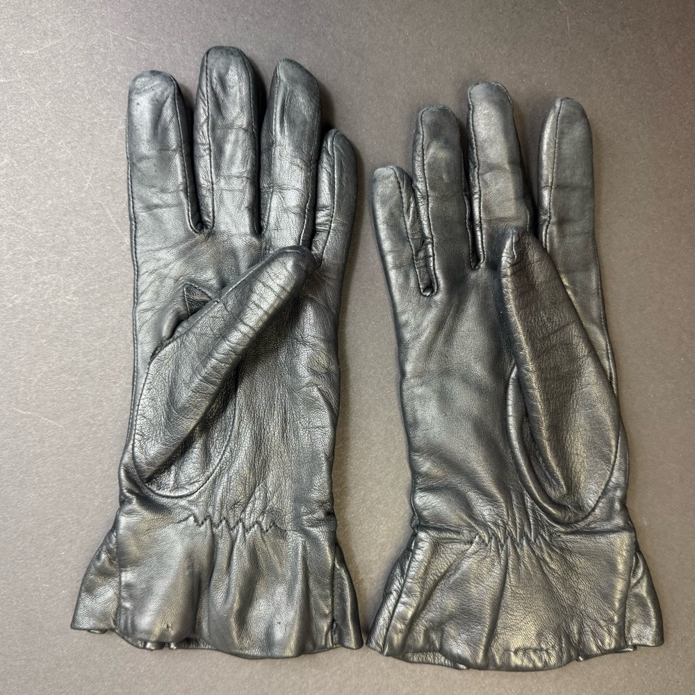 Ruffle and leather dots black leather gloves sz 7 Renee’s New York - Picture 4 of 8